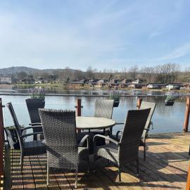 Gressingham 9 - South Lakes Leisure Village - lodge on the lake，位于康福斯的酒店