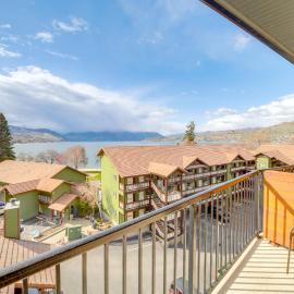 Walk to Lake Chelan: Top-Level Waterfront Condo，位于奇兰的酒店