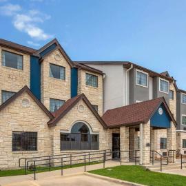 Microtel Inn & Suites by Wyndham Buda Austin South，位于布达的酒店