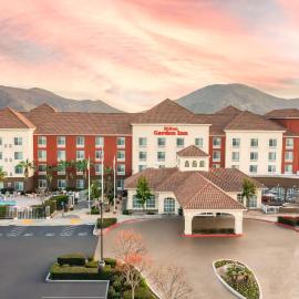 Hilton Garden Inn Fontana，位于方塔纳的酒店
