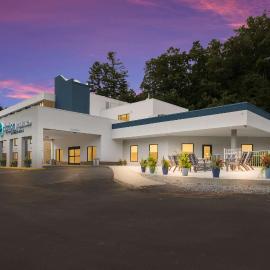 Clarion Pointe Sylva near Cherokee Area，位于迪尔斯伯勒的酒店