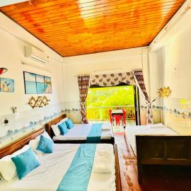 Phòng ba giường có view biển，位于Tân Hiệp的酒店