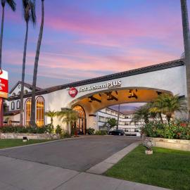 Best Western Plus Newport Mesa Inn，位于科斯塔梅萨的酒店