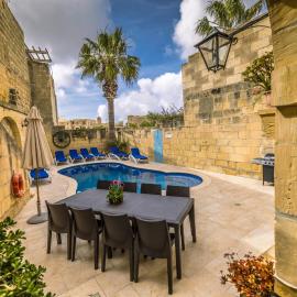 Caqsi Farmhouse，位于Kerċem的酒店