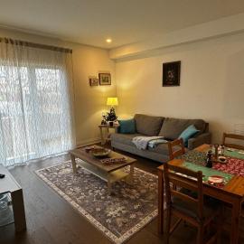 Brand New 2 Storey Unit With A Free Parking Space，位于列治文山的酒店
