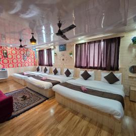 Hotel Young Mamta，位于斯利那加的酒店