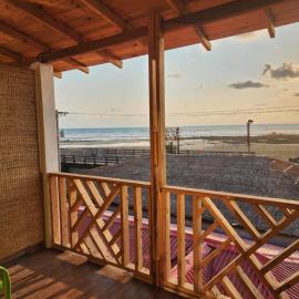 TUPTUP Resto & Resort,位于Ināni的酒店