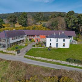 Knockree Hostel，位于恩尼斯凯里的酒店