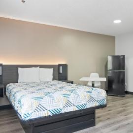 Southern Suites Pensacola Davis Hwy，位于彭萨科拉的酒店