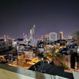 Skyline 2BR Rooftop Penthouse with Huge Balcony，位于特拉维夫的酒店