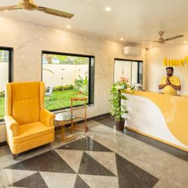 Lime Tree Hotel & One Bed Room Serviced Apartment Nearby Noida Sector 50 Metro & Medanta Hospital with Party Venue，位于诺伊达的酒店