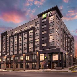 Holiday Inn Express & Suites Nashville West End - Univ Area by IHG，位于纳什维尔的酒店