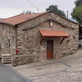 Stone Cottage La COMPOSTELANA，位于Curtis的酒店