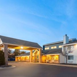 AmericInn by Wyndham Oscoda Near AuSable River，位于Oscoda的酒店