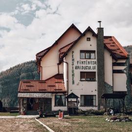 Fântâniţa Haiducului - Refugiu în natură & bucătărie locală，位于Ciungetu的酒店