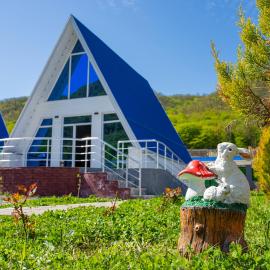 Mirvari Aframe Riverside，位于库巴的酒店