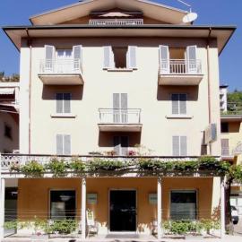 Hotel Belvedere，位于洛韦雷的酒店