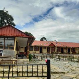 Hotel mardi station and restaurent，位于Astam的酒店