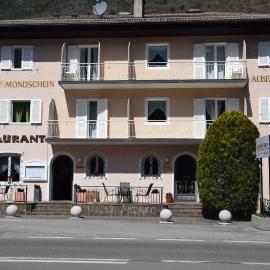 Hotel Mondschein，位于普劳斯的酒店