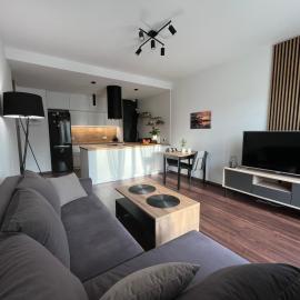 Nowy plażowy apartament z siłownią i halą garażową