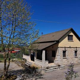 St George Stonehouse Ioannina，位于Káto Lapsísta的酒店