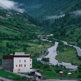 DAINN Mt Siguniang，位于四姑娘山的酒店