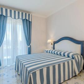 Hotel Ristorante Colleverde，位于圣塔马里亚迪卡斯特的酒店