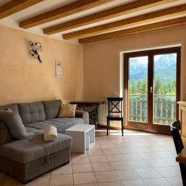 Appartamento Candido Dolomiti CEDANOSTRA，位于Candide的酒店