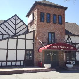 East Norwich Inn，位于East Norwich的酒店