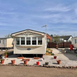 Willerby Granada 2-Bedroom Located in Uddingston, Glasgow at Maryville Caravan Site，位于阿丁斯顿的酒店