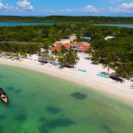Hotel Agua Azul Beach Resort，位于巴尔的酒店