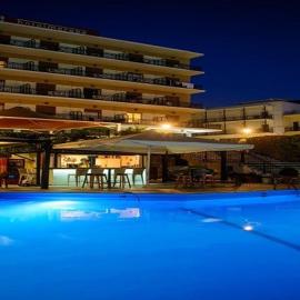 Merope Hotel，位于卡罗维西的酒店