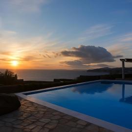 Stylish Mykonian apartment Semi-Private huge Pool，位于胡拉吉亚的酒店