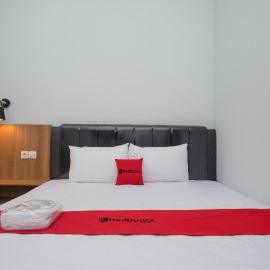 RedDoorz Plus near Alun Alun Kota Blora，位于Blora的酒店