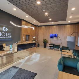 Hotel Centrum,位于博莱斯瓦维茨的酒店