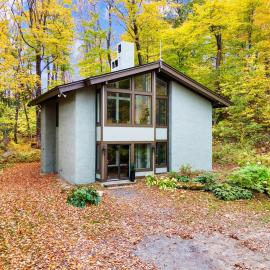 Stratton Chalet- Golf, Hike & Ski，位于Stratton Mountain的酒店
