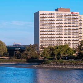 Hilton San Francisco Airport Bayfront - No Resort Fee，位于伯林格姆的酒店