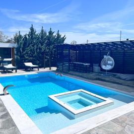 Olivujoj Villajoj - Deluxe Villa with Detached Pool House