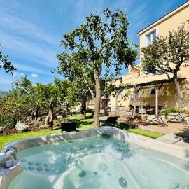 YourHome - Antico Casale Sorrentino & Suite，位于梅塔的酒店