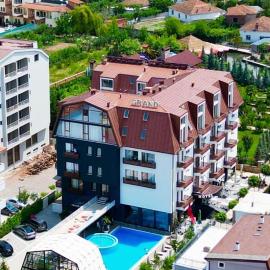 Grand Hotel Pogradec，位于波格拉德茨的酒店