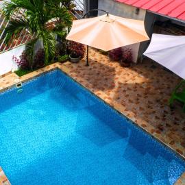 Casa moderna con Piscina, Iquitos，位于伊基托斯的酒店