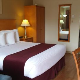 Canadas Best Value Inn & Suites-Vernon，位于弗农的酒店