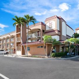 Red Roof Inn PLUS+ & Suites Naples Downtown-5th Ave S，位于那不勒斯的酒店