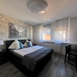 Feel Good Zimmer & Appartements，位于盖恩斯海姆的酒店