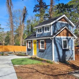 Private Atlanta Tiny House with Mini Golf，位于福里斯特帕克的酒店