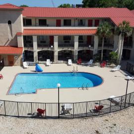 Tricove Inn & Suites，位于杰克逊维尔的酒店
