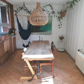 Grosse Charmante Wohnung，位于Erlach的酒店