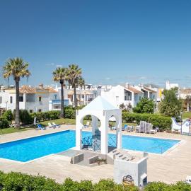 Quinta Velha Oasis, Pool Resort，位于卡巴纳斯·德·塔维拉的酒店