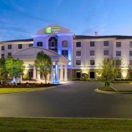 Holiday Inn Express & Suites Aiken by IHG，位于艾肯的酒店