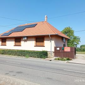 Kápolnás Vendégház Báta-Gemenc，位于Báta的酒店